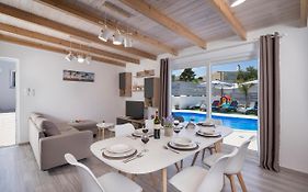 B&M Villas